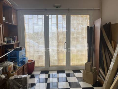 Espaço comercial e armazém em ferreira do alentejo