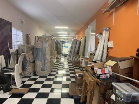 Espaço comercial e armazém em ferreira do alentejo