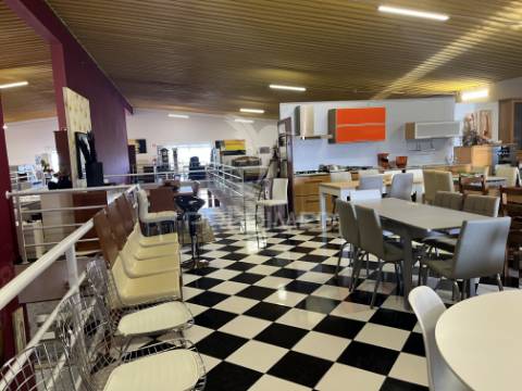 Espaço comercial e armazém em ferreira do alentejo