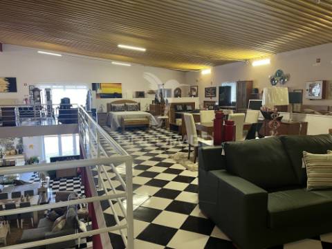 Espaço comercial e armazém em ferreira do alentejo