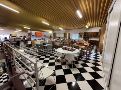 Espaço comercial e armazém em ferreira do alentejo