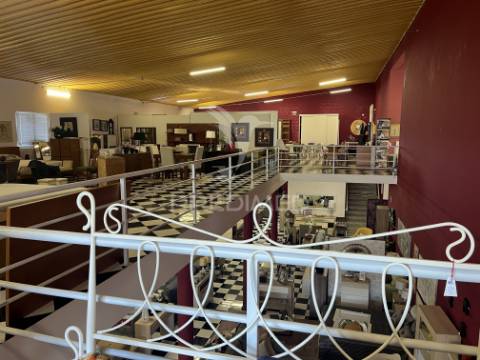 Espaço comercial e armazém em ferreira do alentejo