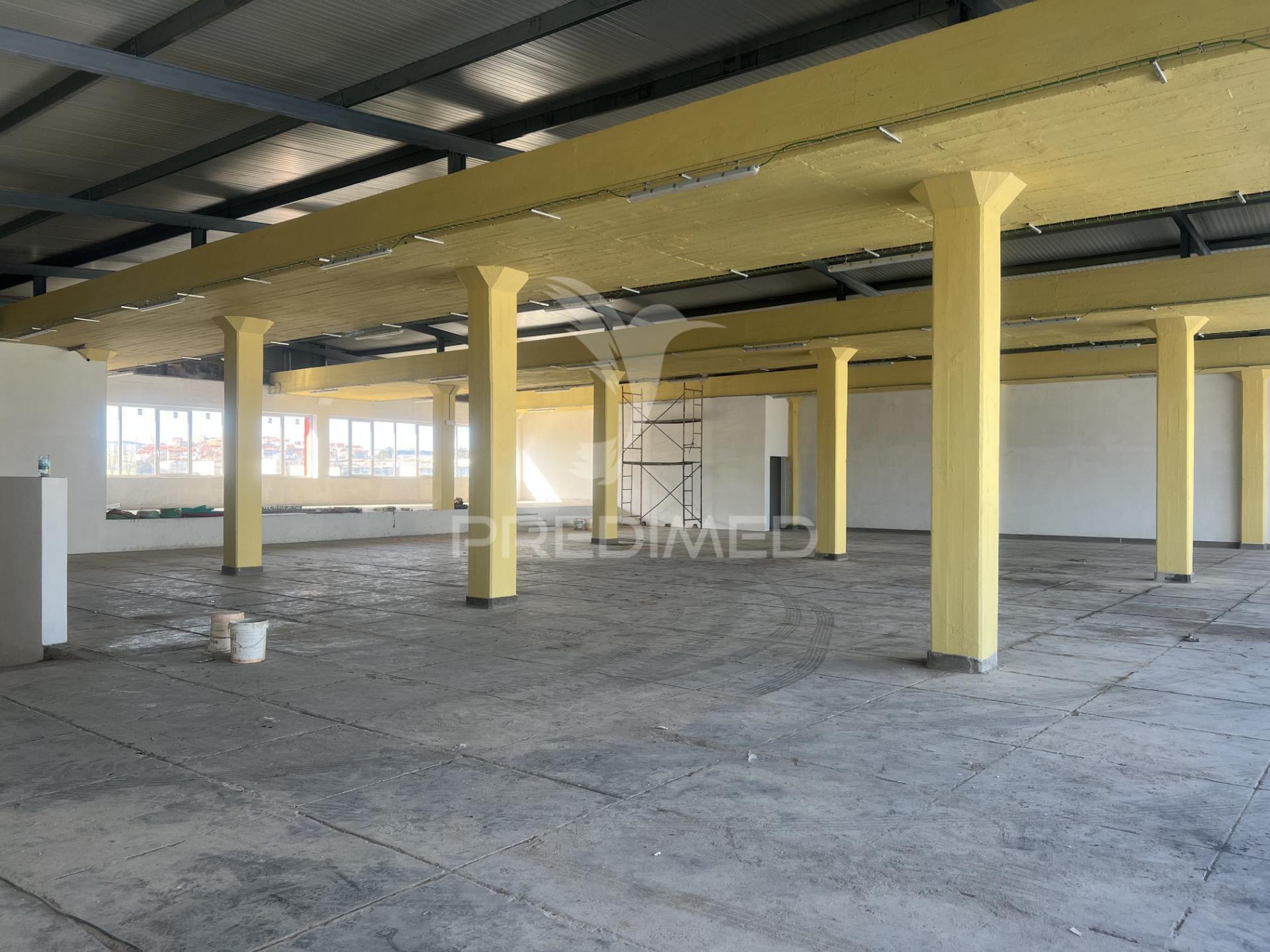 Armazém para venda em prior velho lisboa