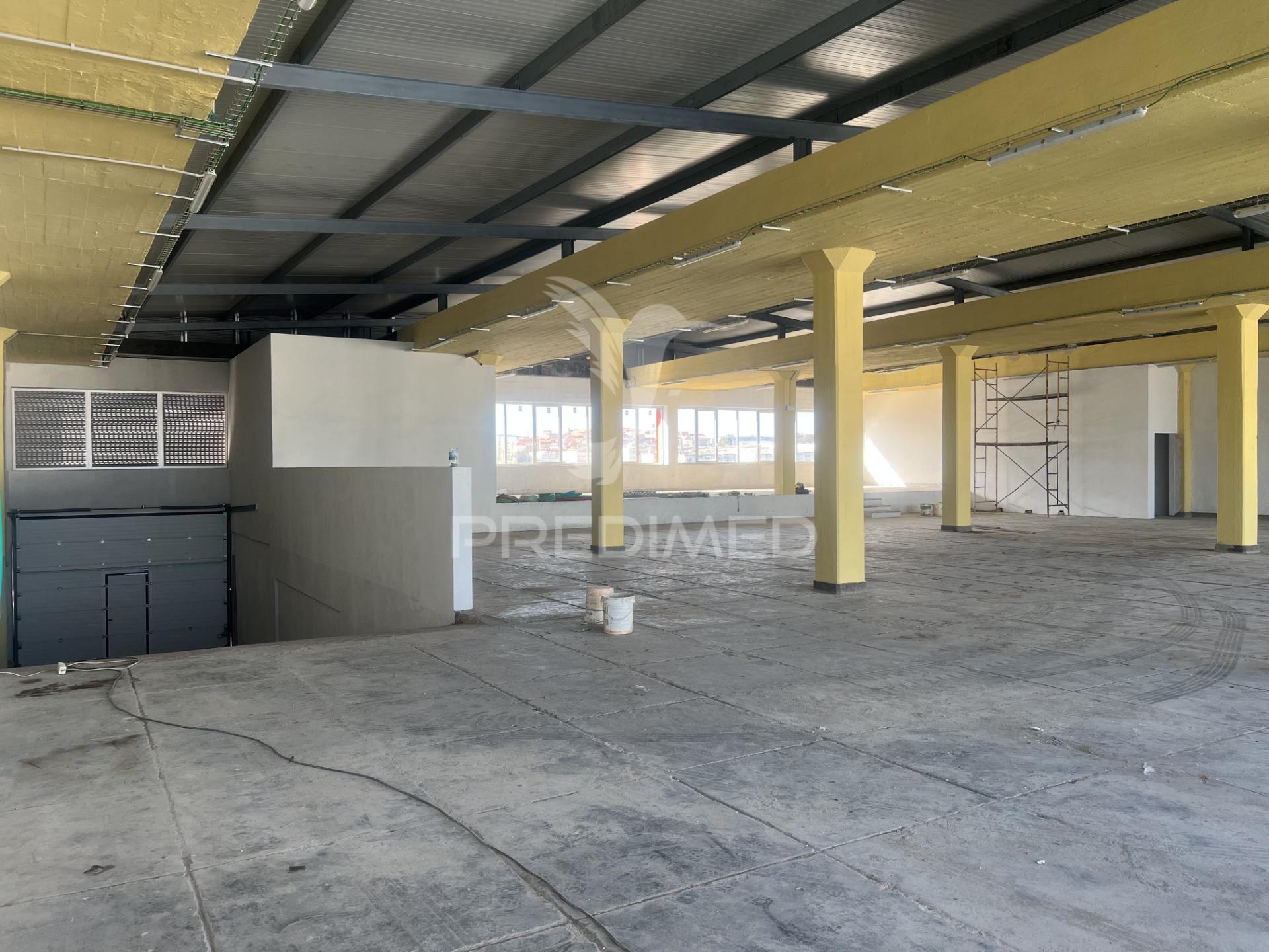 Armazém para venda em prior velho lisboa