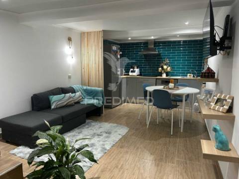 Moradia recuperada, equipada e mobilada na zona vinhateira do douro