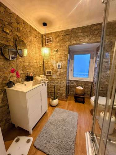 Moradia recuperada, equipada e mobilada na zona vinhateira do douro