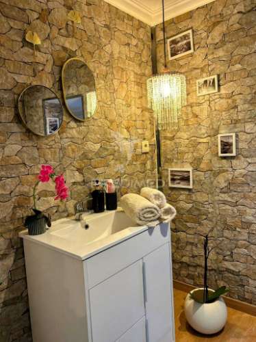 Moradia recuperada, equipada e mobilada na zona vinhateira do douro