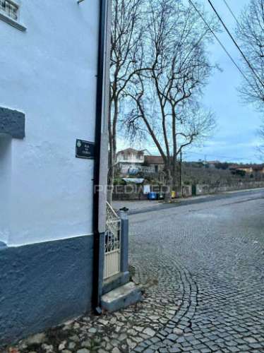 Moradia recuperada, equipada e mobilada na zona vinhateira do douro