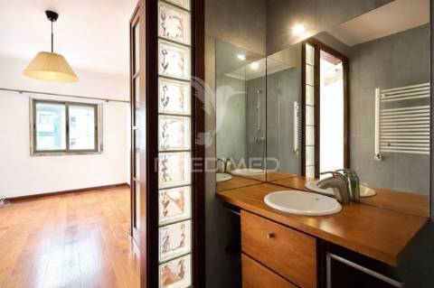 Apartamento t3 transformado em t2+1