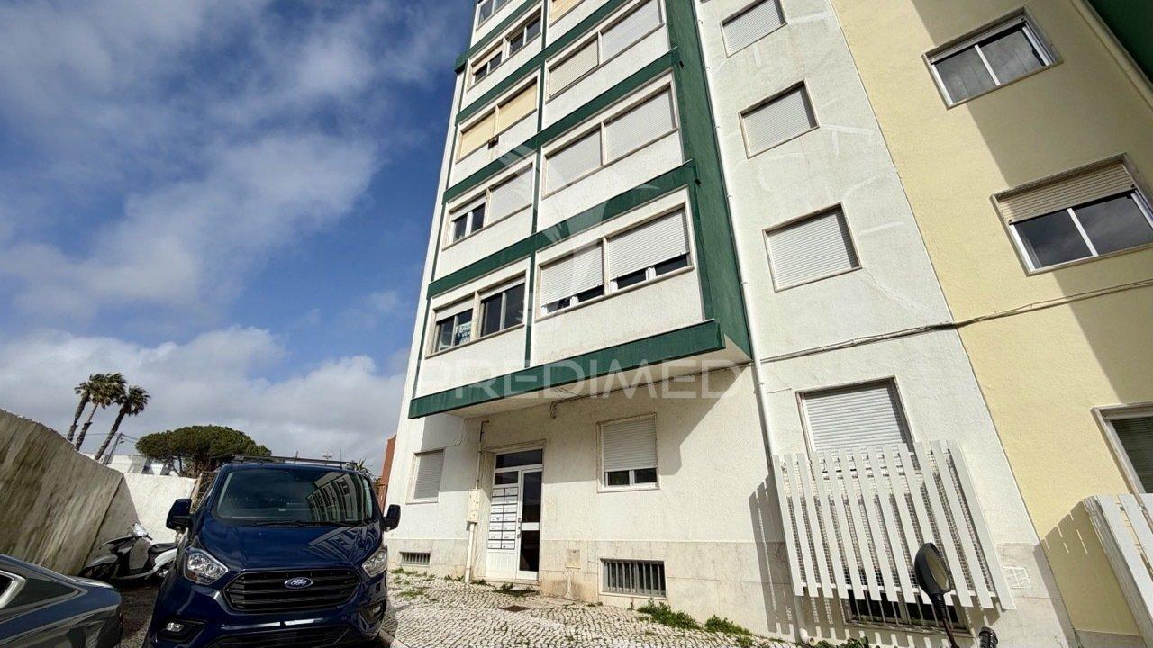 Apartamento t3 transformado em t2+1