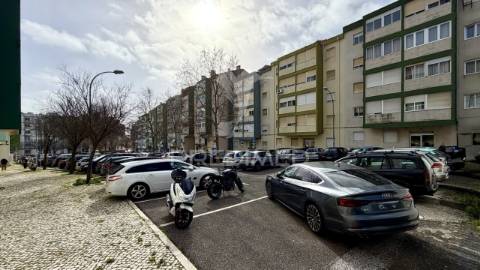 Apartamento t3 transformado em t2+1