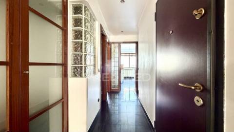 Apartamento t3 transformado em t2+1