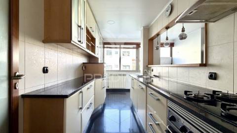 Apartamento t3 transformado em t2+1