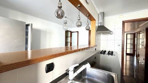 Apartamento t3 transformado em t2+1