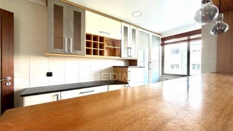 Apartamento t3 transformado em t2+1