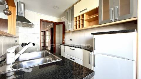 Apartamento t3 transformado em t2+1