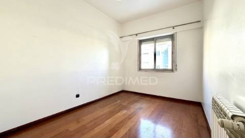Apartamento t3 transformado em t2+1