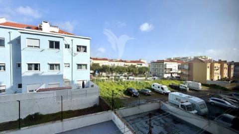 Apartamento t3 transformado em t2+1