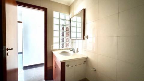 Apartamento t3 transformado em t2+1