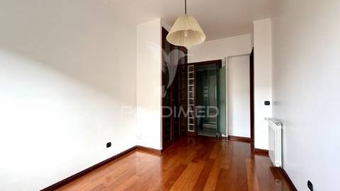 Apartamento t3 transformado em t2+1