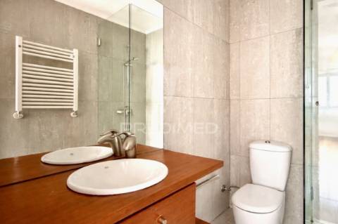 Apartamento t3 transformado em t2+1