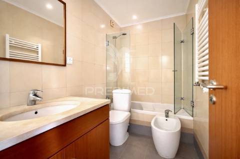 Apartamento t3 transformado em t2+1