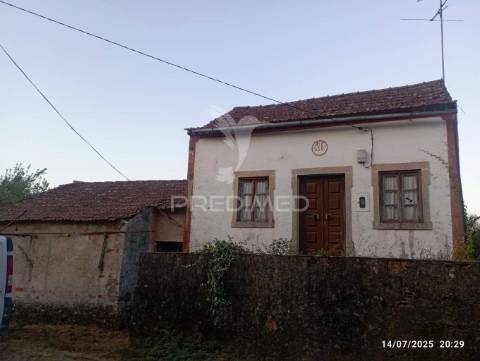 Moradia t3 para recuperação em alvaiázere