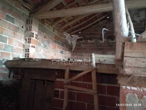 Moradia t3 para recuperação em alvaiázere