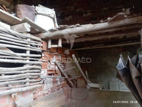 Moradia t3 para recuperação em alvaiázere