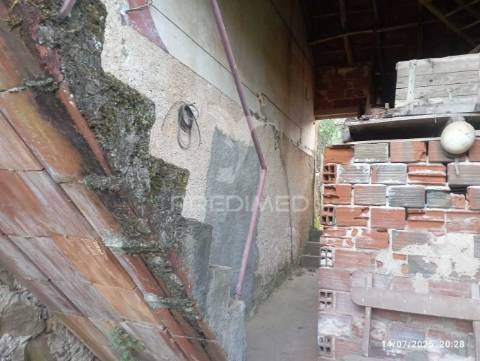 Moradia t3 para recuperação em alvaiázere