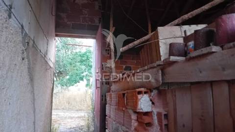 Moradia t3 para recuperação em alvaiázere