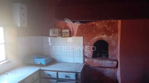 Moradia t3 para recuperação em alvaiázere