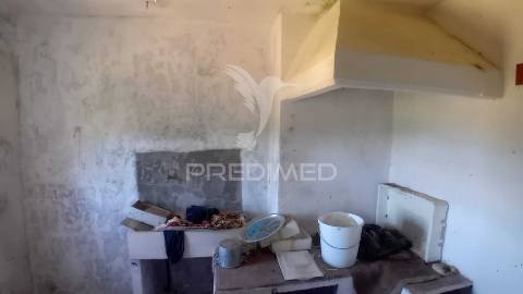 Moradia t3 para recuperação em alvaiázere