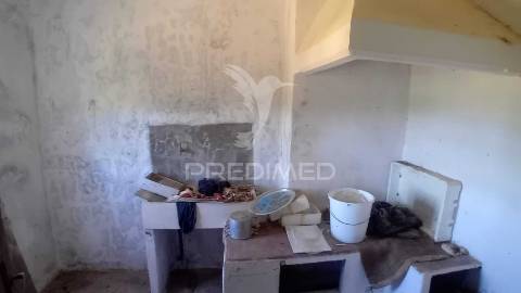 Moradia t3 para recuperação em alvaiázere