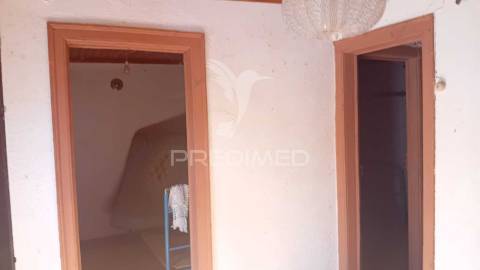 Moradia t3 para recuperação em alvaiázere