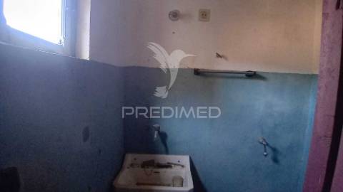 Moradia t3 para recuperação em alvaiázere