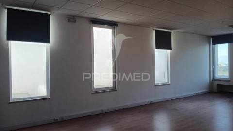 Arrendar armazém industrial moderno e muito funcional