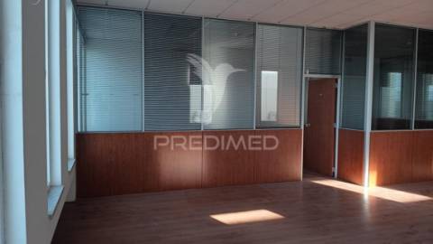 Arrendar armazém industrial moderno e muito funcional