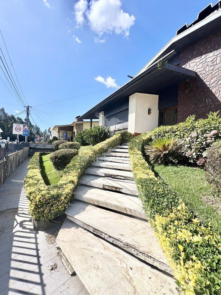 Moradia 4 frentes | garagem | arrumos | jardim