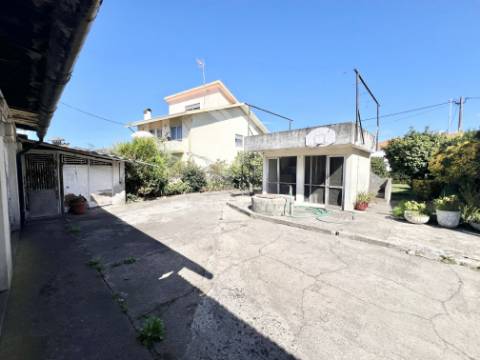 Moradia 4 frentes | garagem | arrumos | jardim