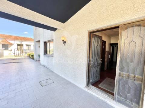 Moradia 4 frentes | garagem | arrumos | jardim