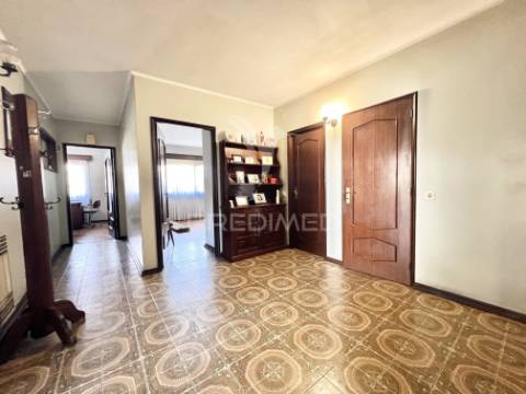 Moradia 4 frentes | garagem | arrumos | jardim