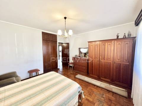 Moradia 4 frentes | garagem | arrumos | jardim