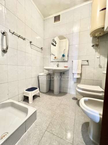 Moradia 4 frentes | garagem | arrumos | jardim