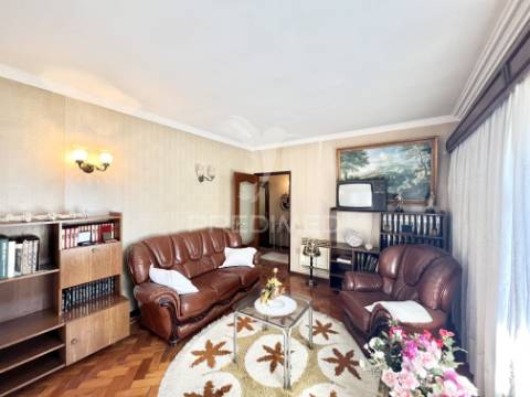 Moradia 4 frentes | garagem | arrumos | jardim