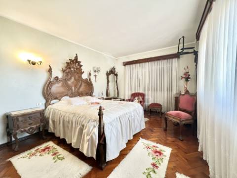 Moradia 4 frentes | garagem | arrumos | jardim