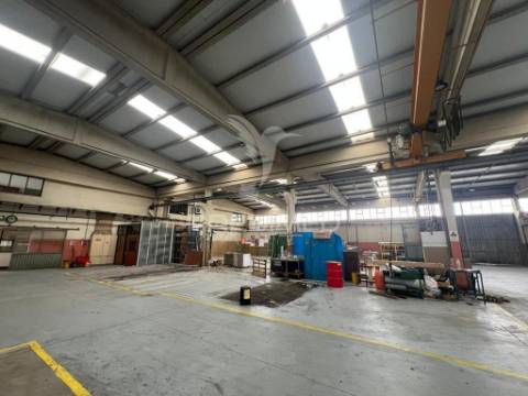 Armazém em carnaxide "o futuro do seu negócio começa aqui"