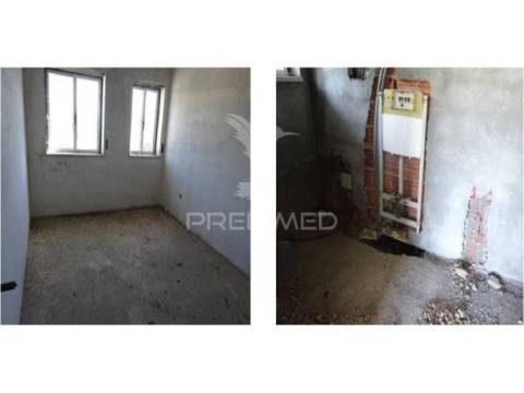 Moradia t4 em construção – oportunidade de conclusão na carapinheira, montemor-o-velho