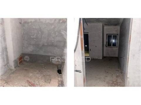 Moradia t4 em construção – oportunidade de conclusão na carapinheira, montemor-o-velho