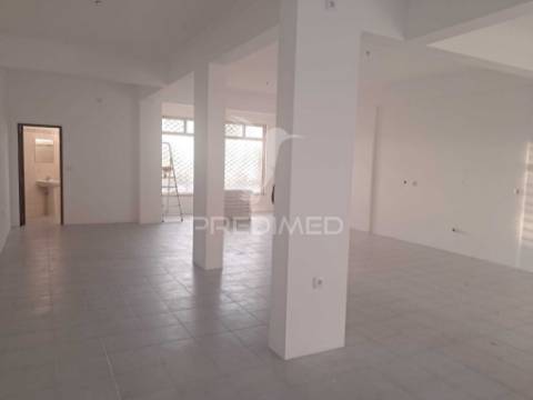 Loja para arrendamento, urbanização da anta – agualva-cacém